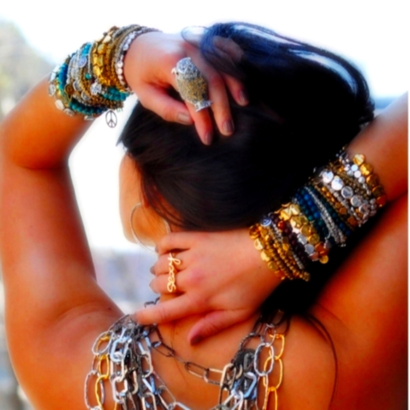 Amrita Singh Sexy Goldtone 2 in 1 Ring NWT - Picture 3 of 6